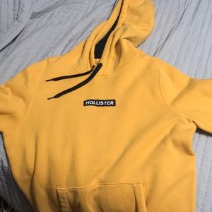 large hollister hoodie, only been worn once